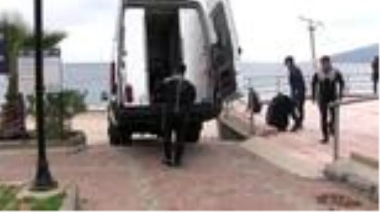 Deniz dibi ve kıyı temizliğinde 200 kilogram atık toplandı