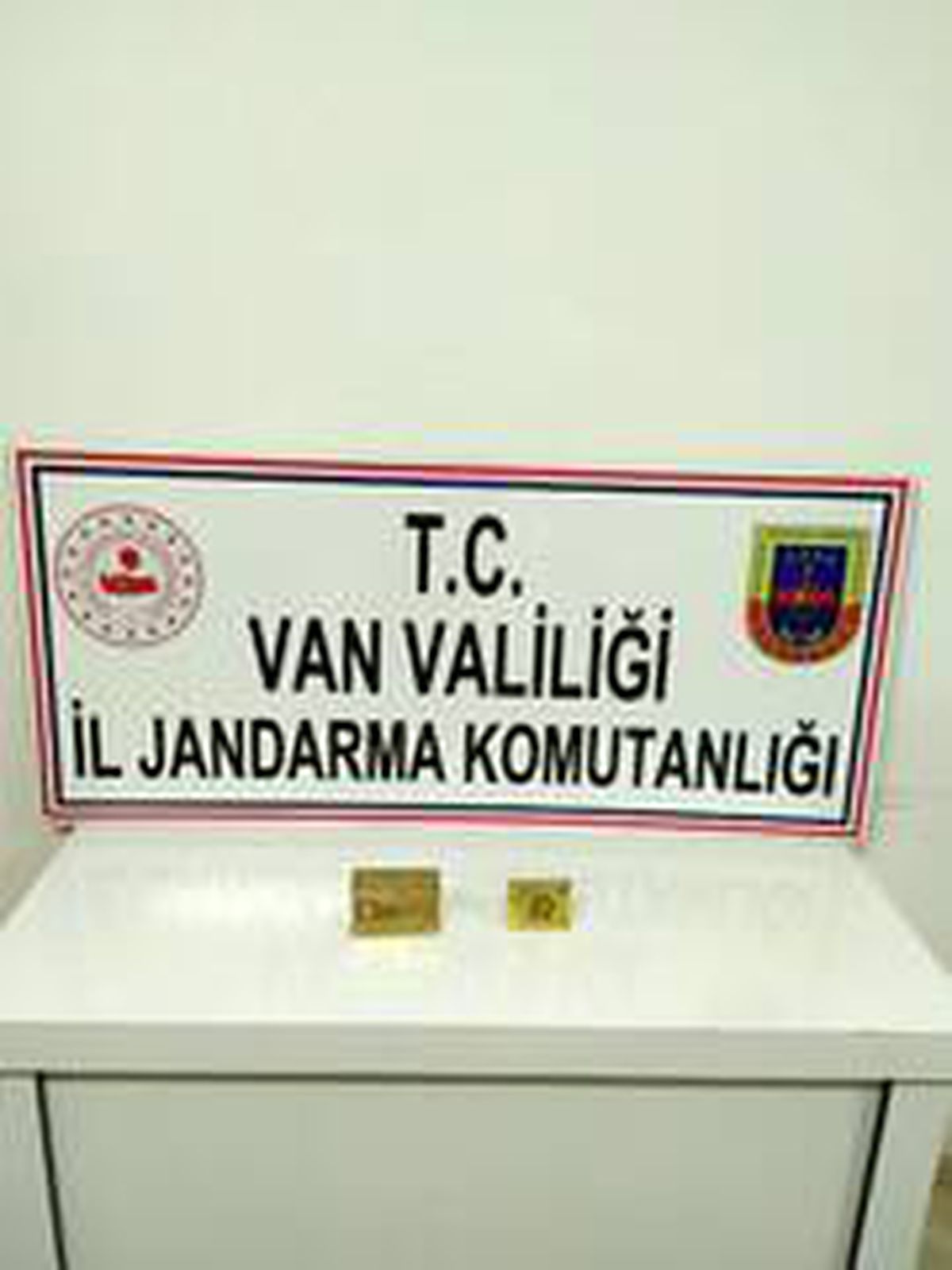 Erciş\'te tarihi külçe altın ele geçirildi