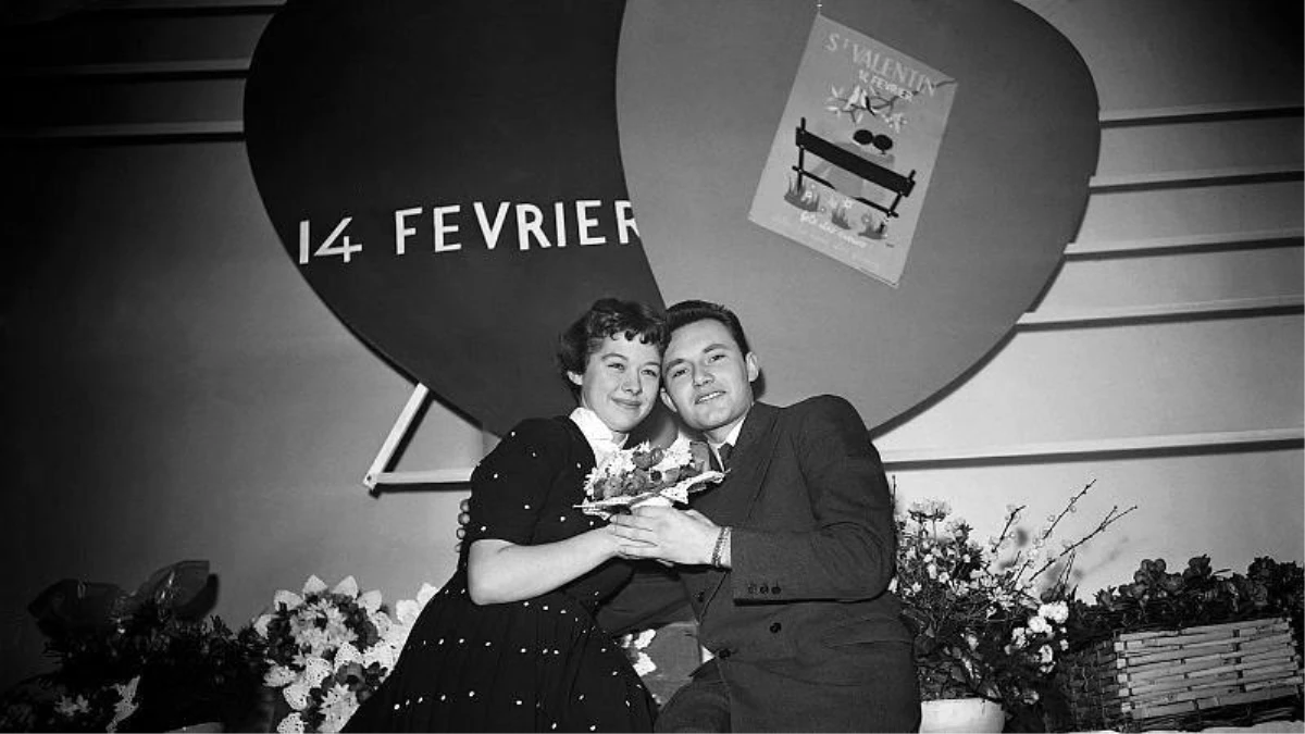 Fotoğraflarla 1950\'lerden günümüze 14 Şubat Sevgililer Günü hikayeleri