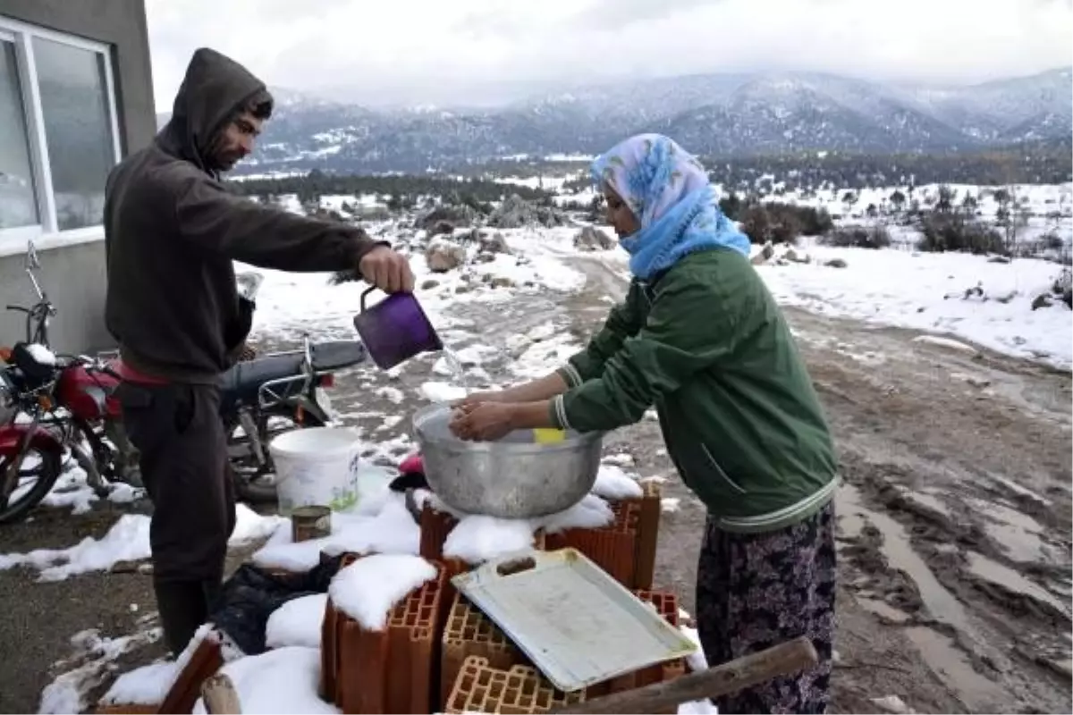 İki kızıyla yaşan çiftten elektrik ve su talebi