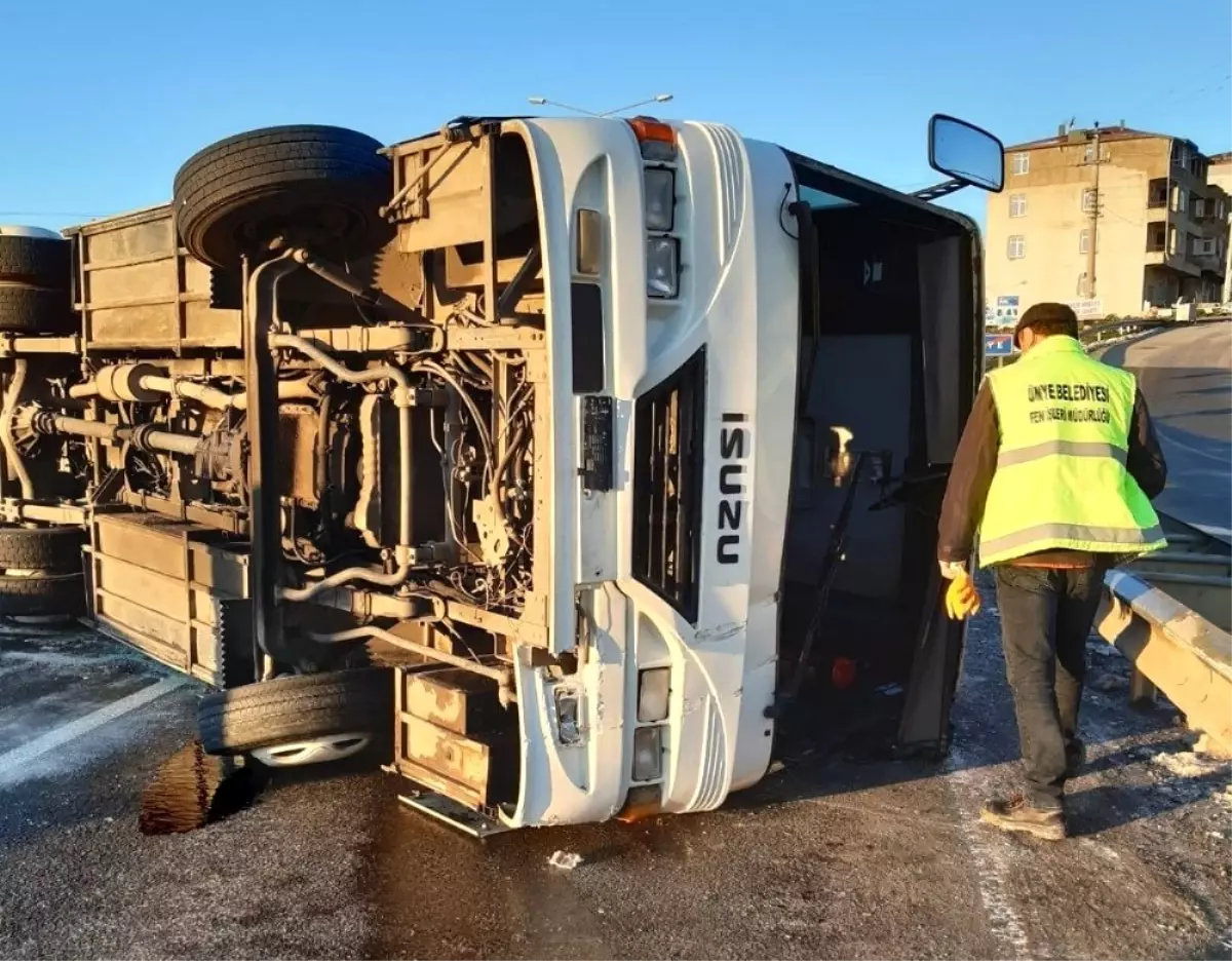 İşçi servisi kaza yaptı: 12 yaralı