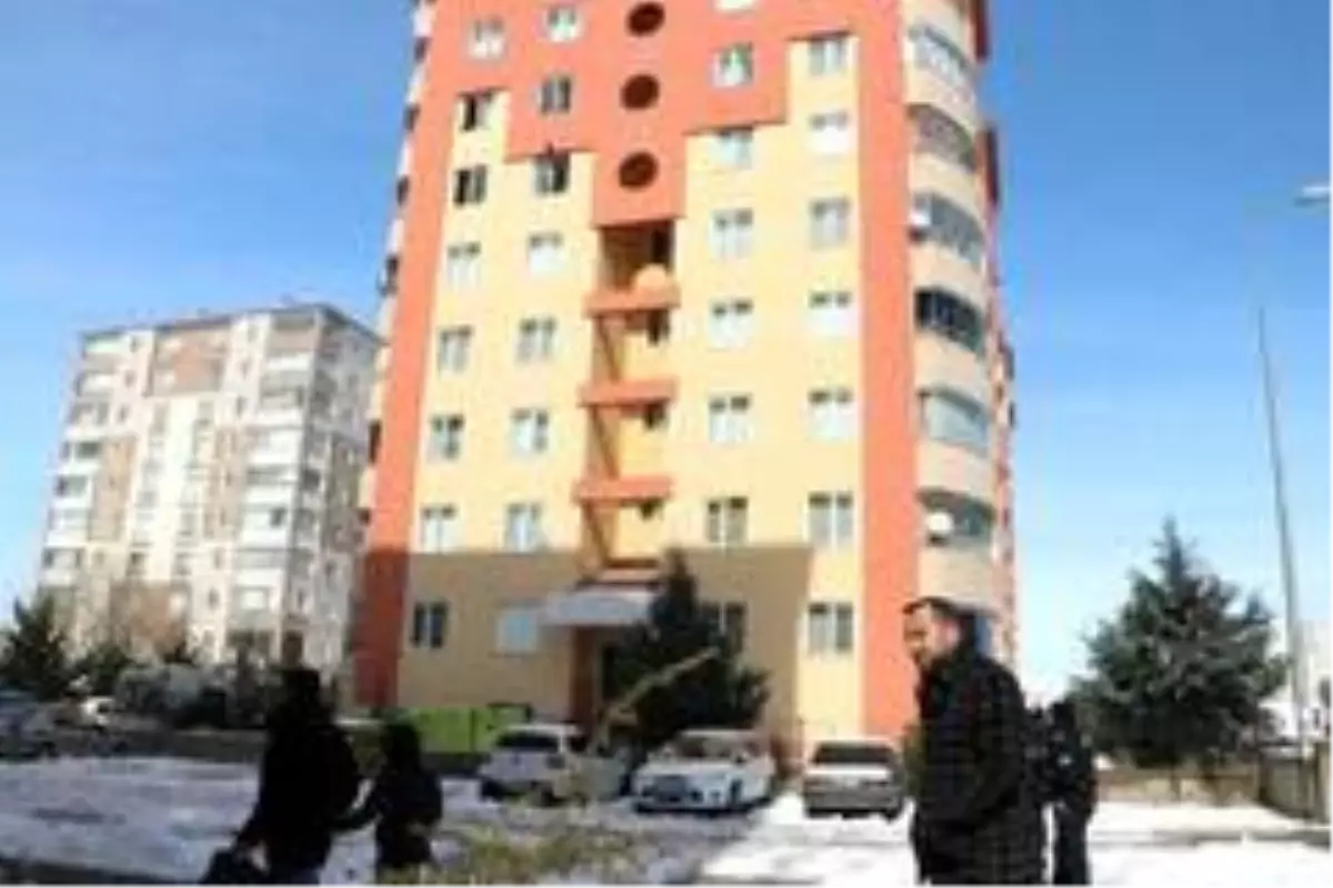 Kayseri\'de korku dolu anlar; kendini kesip intihara kalkıştı