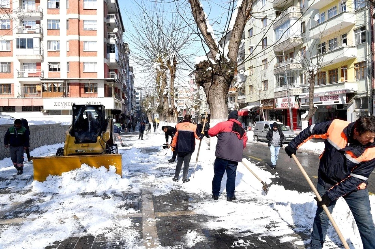 Malatya\'da karla mücadele çalışması