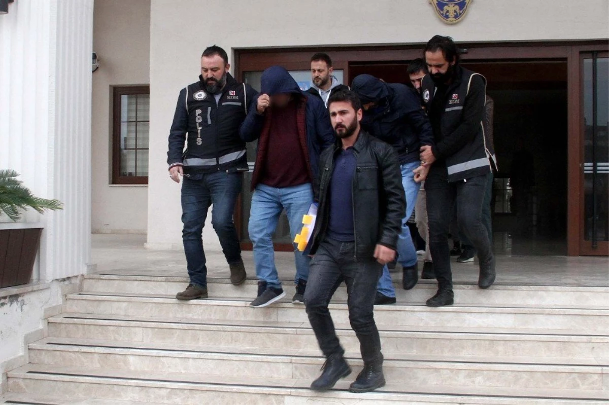 Aydın\'daki fuhuş operasyonunda, şüphelilerden birisinin polis memuru olduğu ortaya çıktı