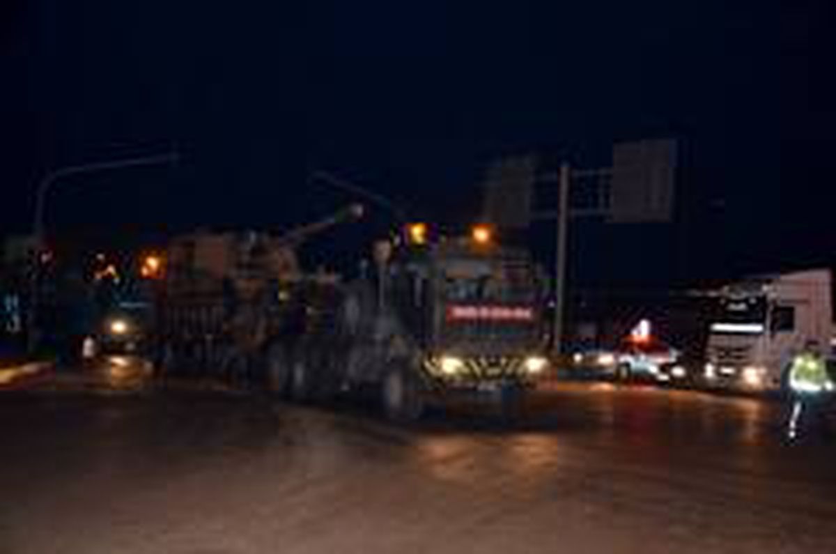Reyhanlı sınırına tank sevkiyatı