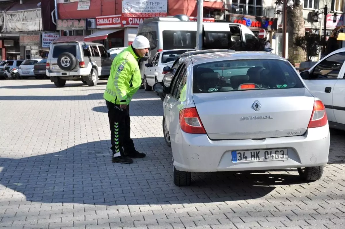 Simav\'da emniyet kemeri ve cep telefonu denetimi