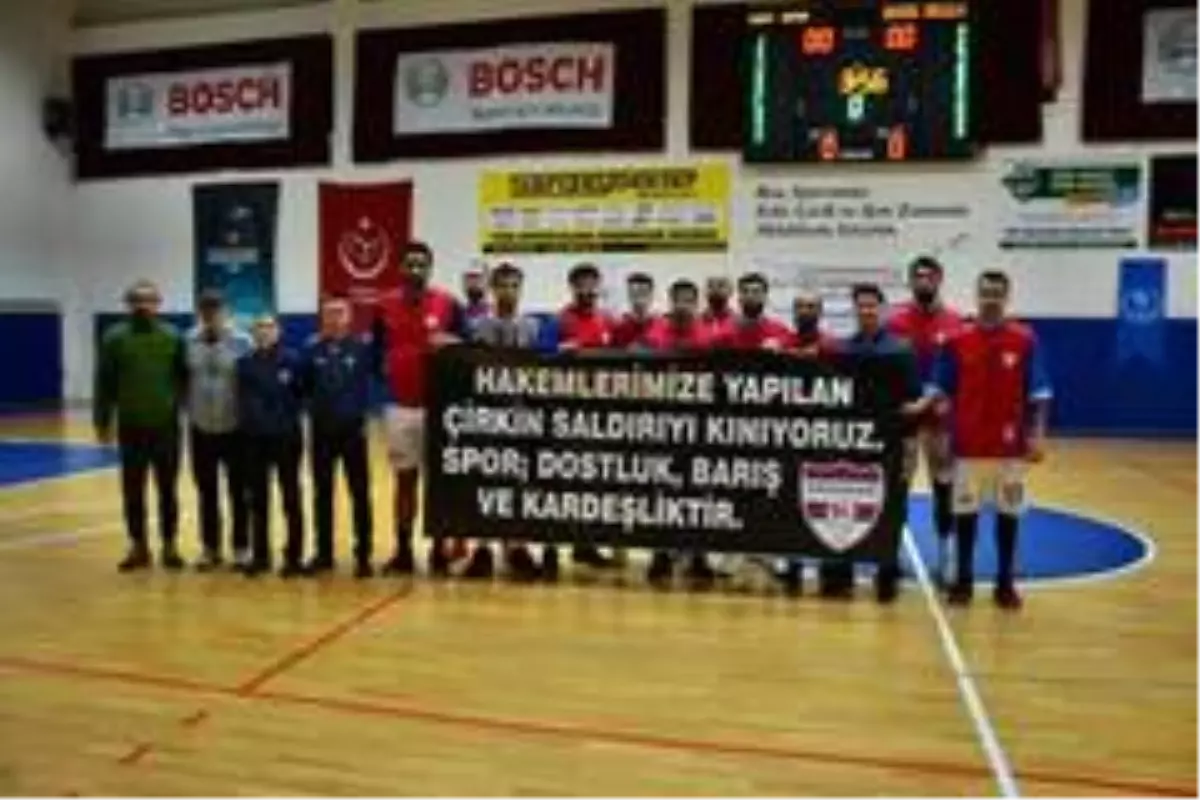 Sökespor basketbol takımından hakemlere destek