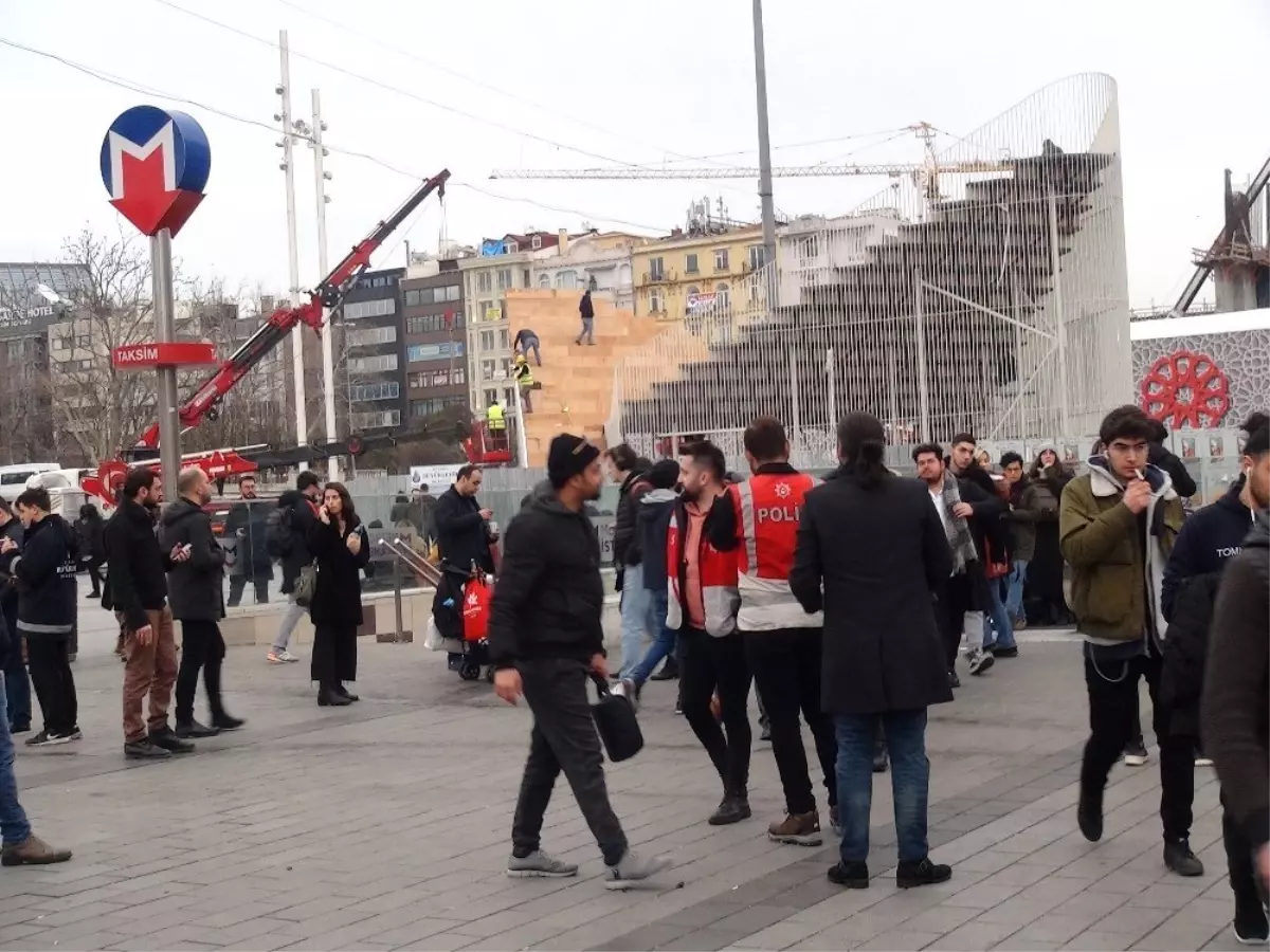 Taksim Meydanı ve İstiklal Caddesi\'nde güvenlik uygulaması