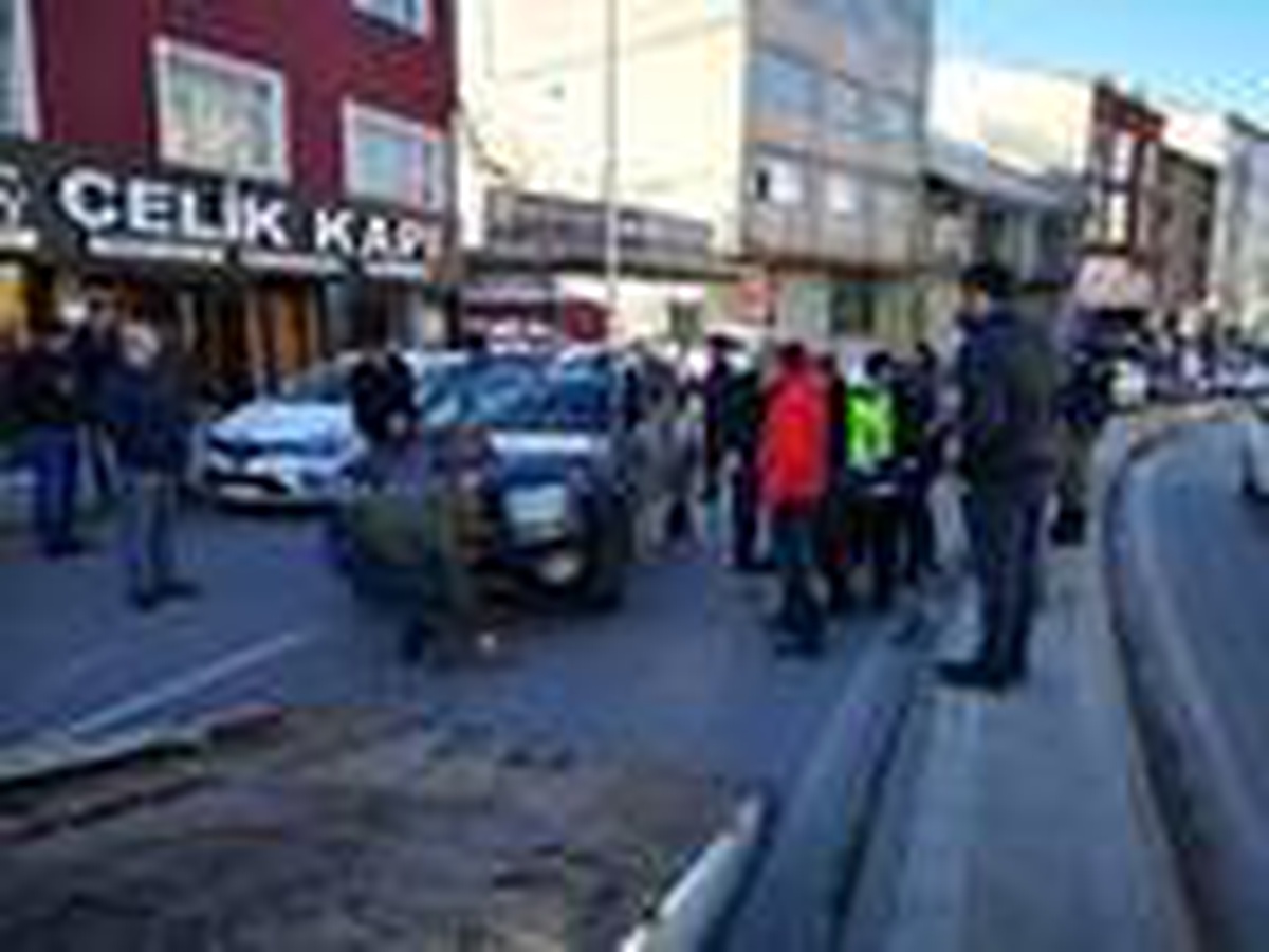 Ümraniye\'de otomobile çarpan cip takla attı