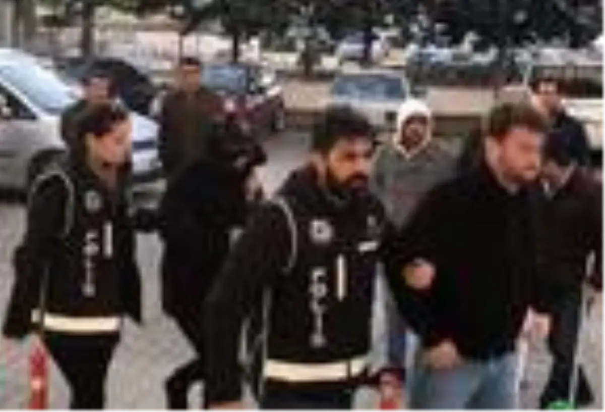 Yalova Belediyesi\'ndeki \'zimmet\' soruşturmasında 3 şüpheli adliyede