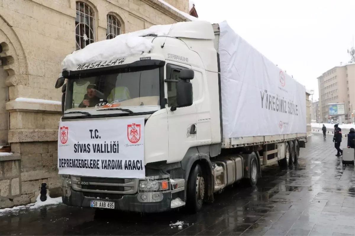 Yardım tırları Elazığ ve Malatya için Sivas\'tan yola çıktı