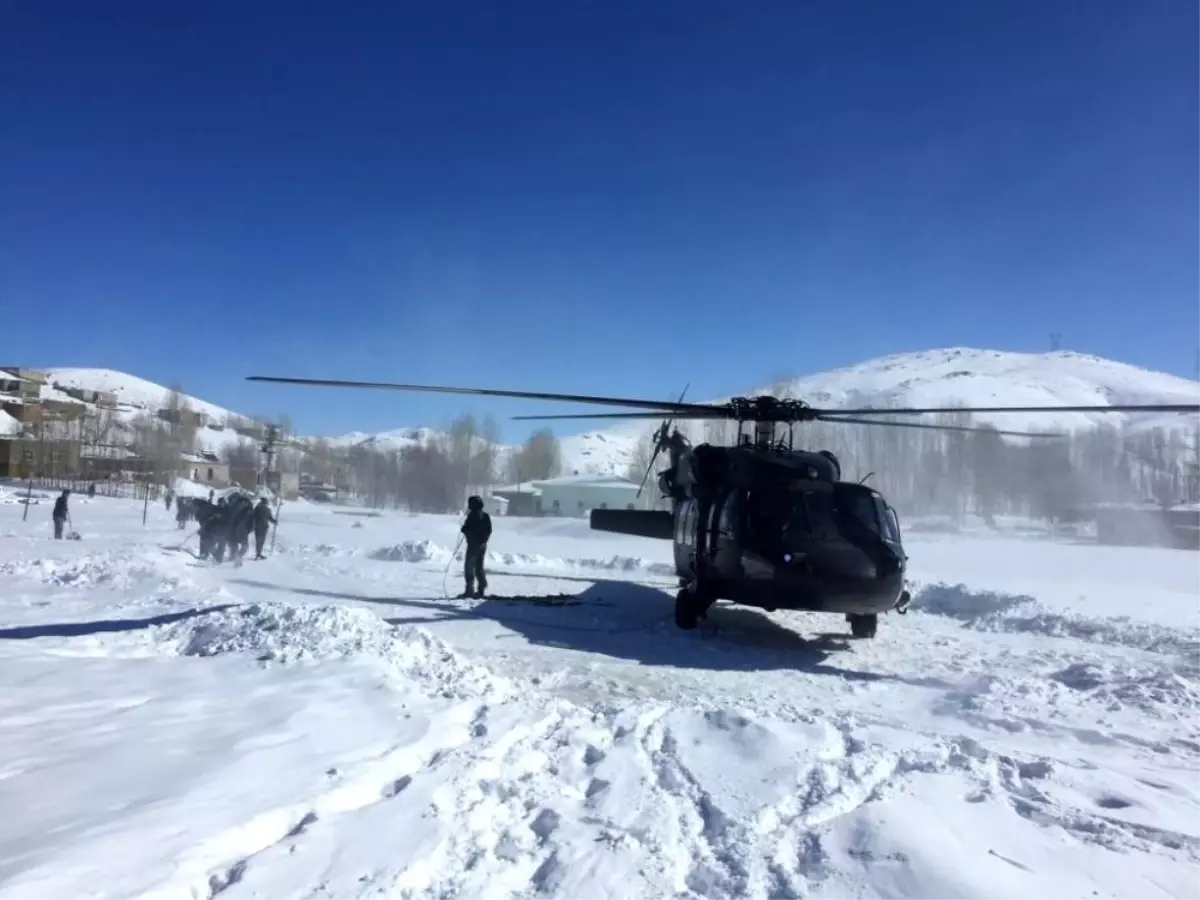 Yolların kapandığı Van\'da hastalar helikopterle sevk ediliyor