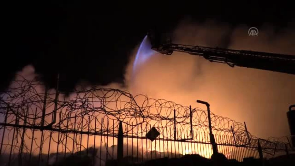 Adana\'daki pamuk yağı fabrikası yangını üçüncü gününde