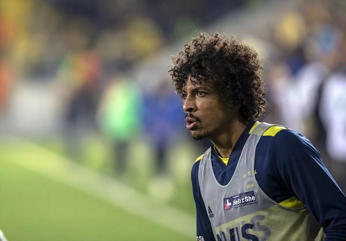 Ankaragücü maçında sarı kart gören Luiz Gustavo, Galatasaray derbisinde oynayamayacak