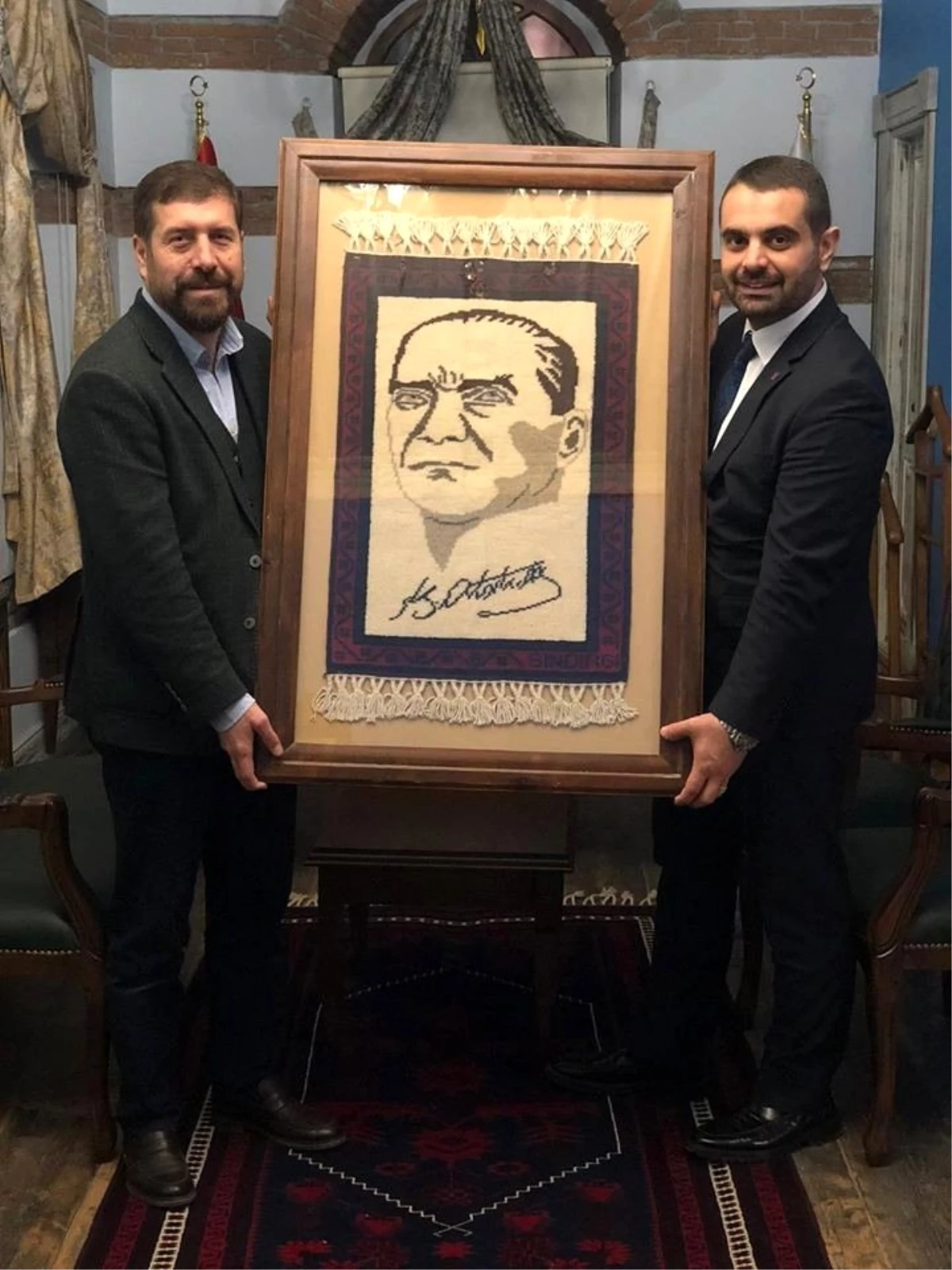 Atatürk portresi işlenmiş Yağcıbedir halısı Bal-Kes\'e gelir olacak
