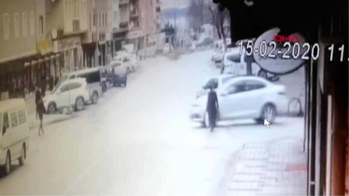 Bursa\'da 2 otomobil çarpıştı: 4 yaralı