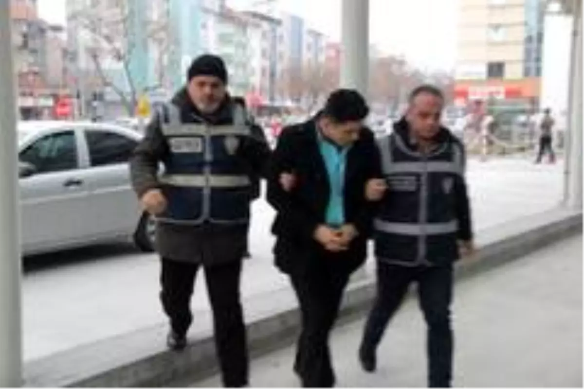 Hapis cezası bulunan şüpheli, kardeşinin kimliğiyle muavinlik yaparken yakalandı