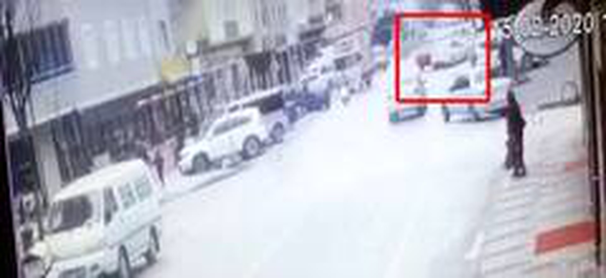 İki otomobil kafa kafaya çarpıştı: 4 yaralı