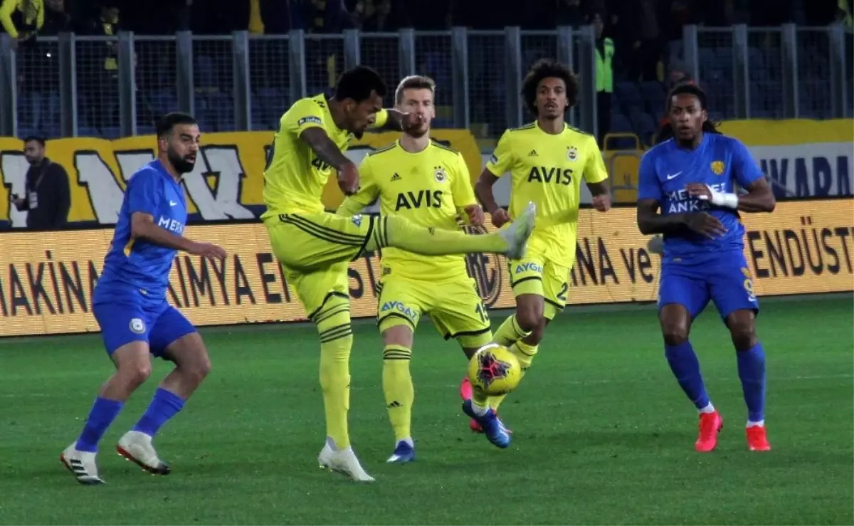 İlk yarı Ankaragücü\'nün üstünlüğüyle bitti