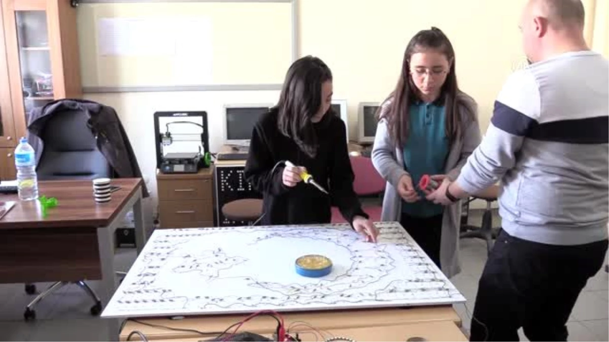 Öğrenciler Mehmetçiğe moral için led animasyonlu Türk bayrağı yaptı - KIRKLARELİ