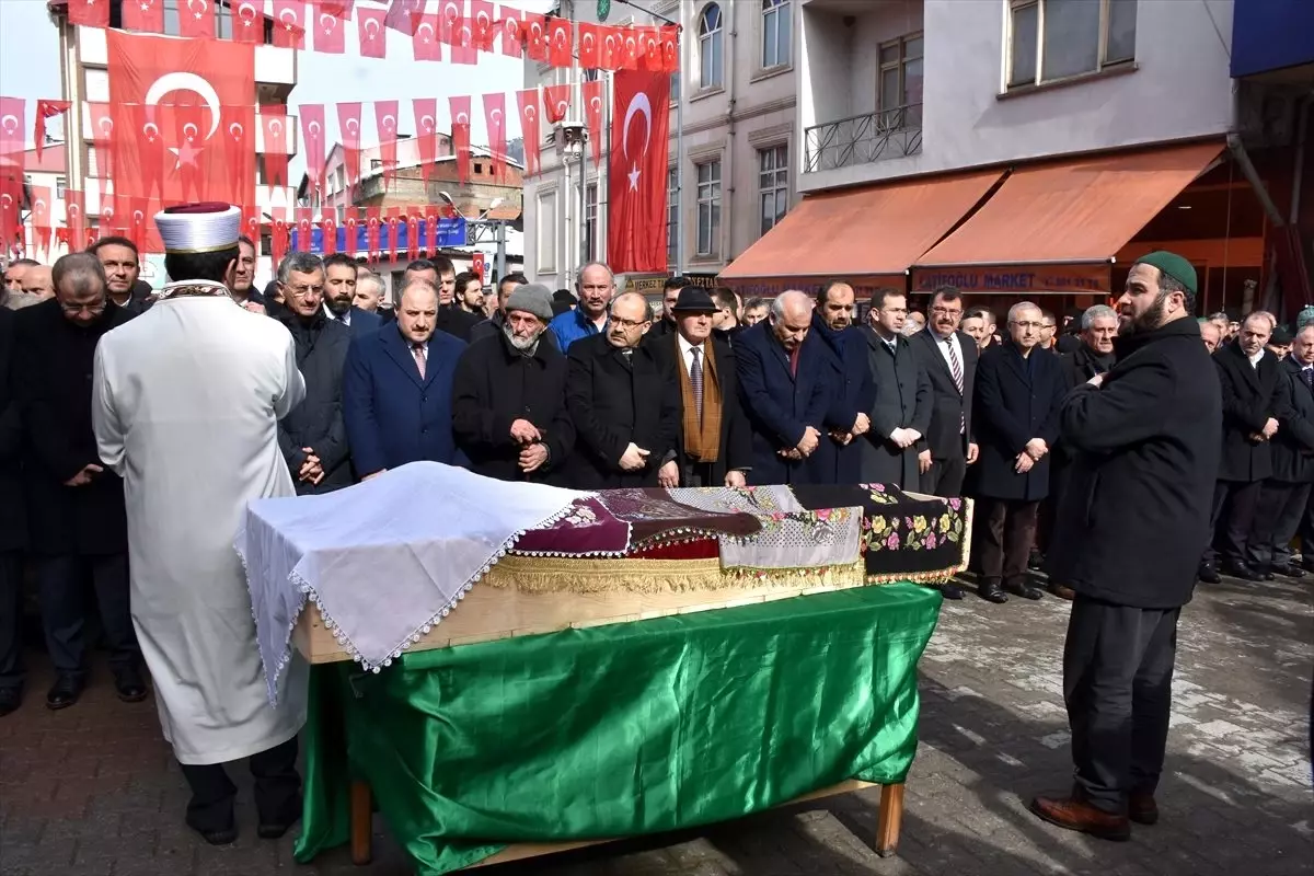 Sanayi ve Teknoloji Bakanı Varank Trabzon\'da cenaze törenine katıldı