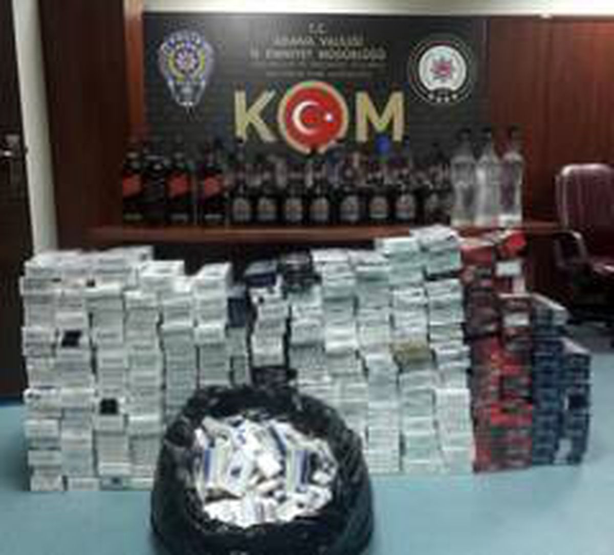 Adana\'da 85 şişe kaçak içki ve 5 bin 838 paket sigara ele geçirildi