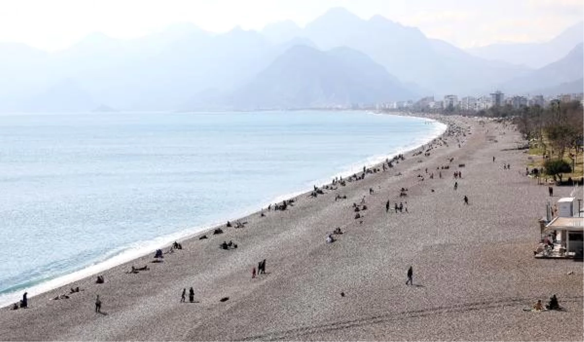 Antalya\'da şubat ortasında güneşli hava keyfi