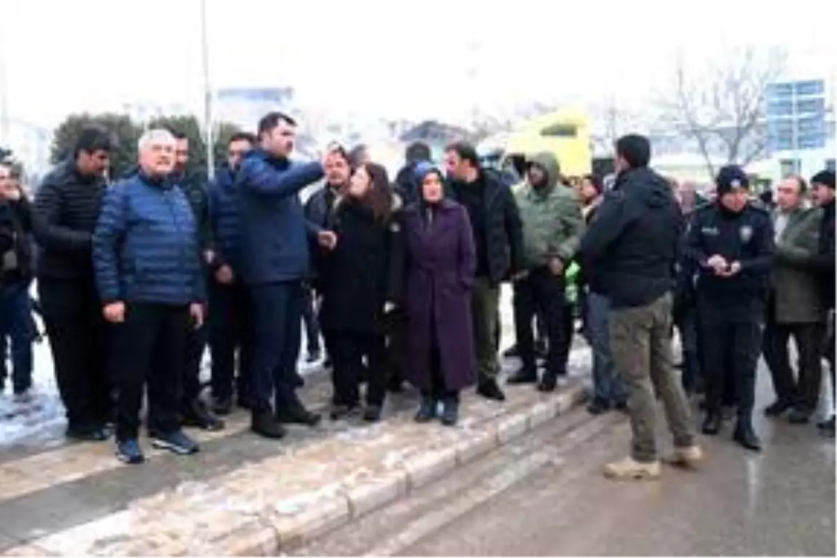 Çevre ve Şehircilik Bakanı Kurum, deprem bölgesinde inceleme yaptı Açıklaması