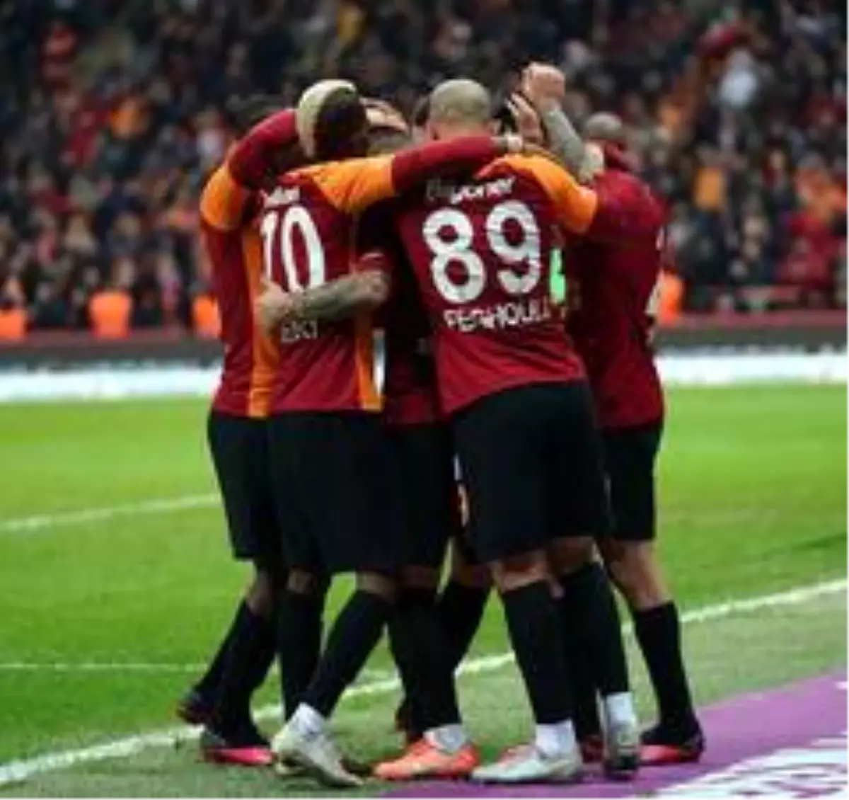 Galatasaray seriye bağladı, zirveye yürüyor