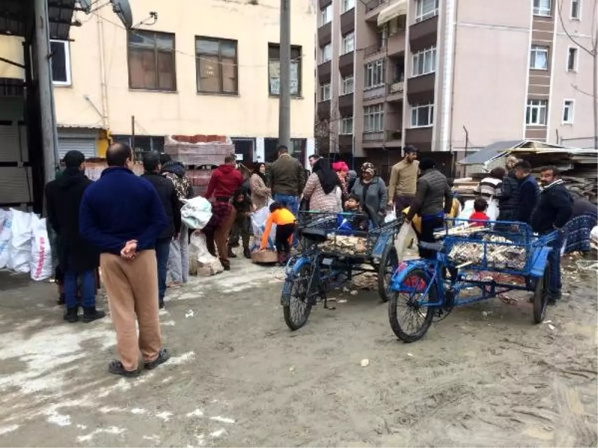 Hayırseverin bağışladığı odun, yarım saatte tükendi