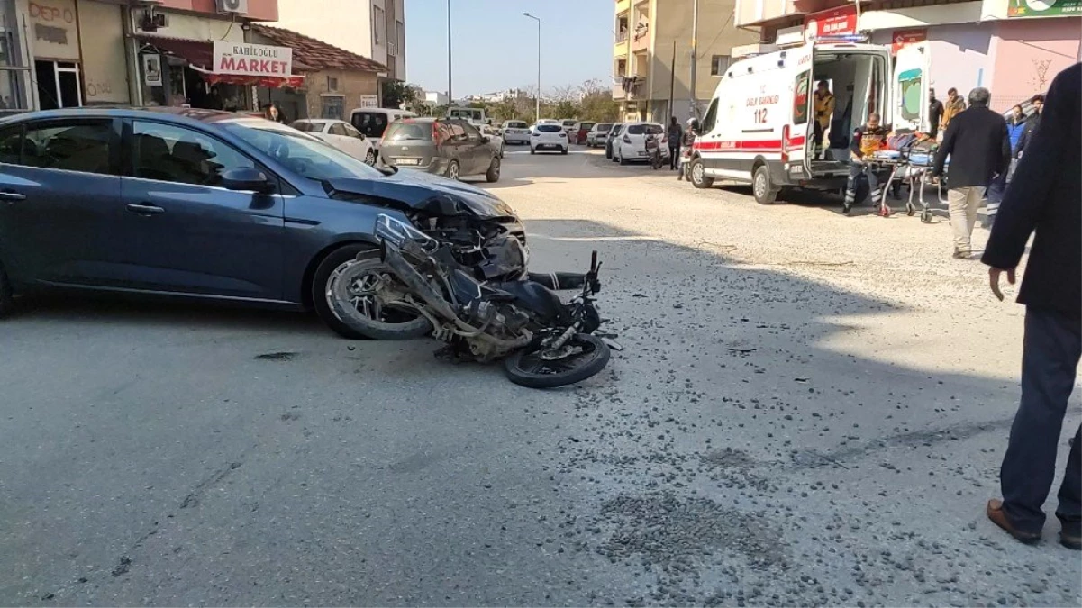 Samandağ\'da otomobille motosiklet çarpıştı: 2 yaralı