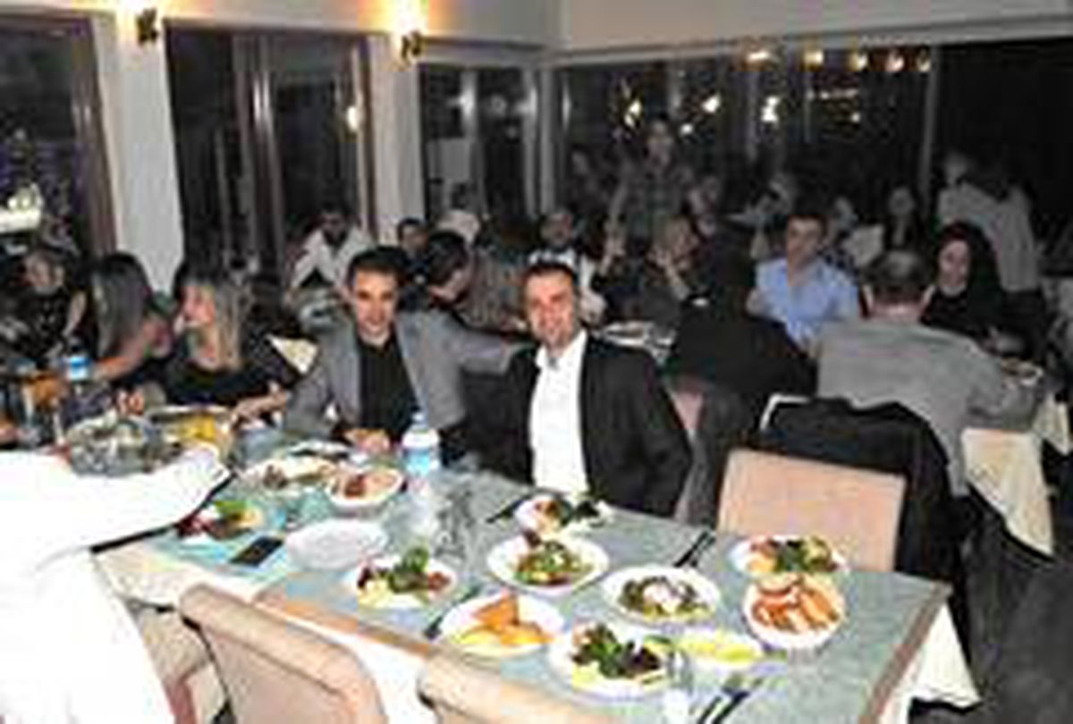 Sarı Zeybekler, dayanışma yemeğinde buluştu