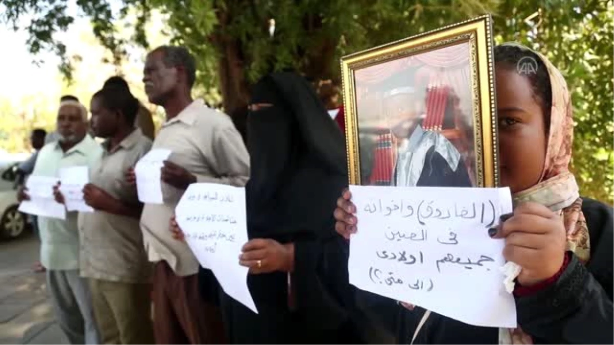 Sudanlı aileler, çocuklarını Çin\'den tahliye etmeyen hükümeti protesto etti