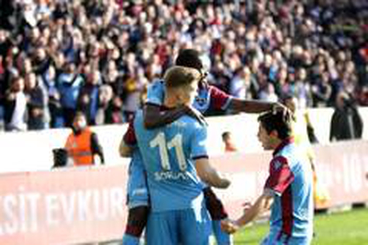 Süper Lig: Trabzonspor: 1 - Sivasspor: 0 (Maç devam ediyor)