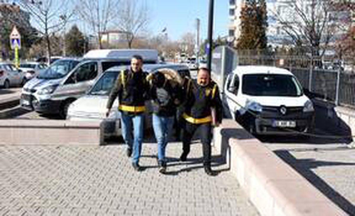 Aksaray\'da iki kişiyi bıçakla yaraladığı iddia edilen şüpheli tutuklandı