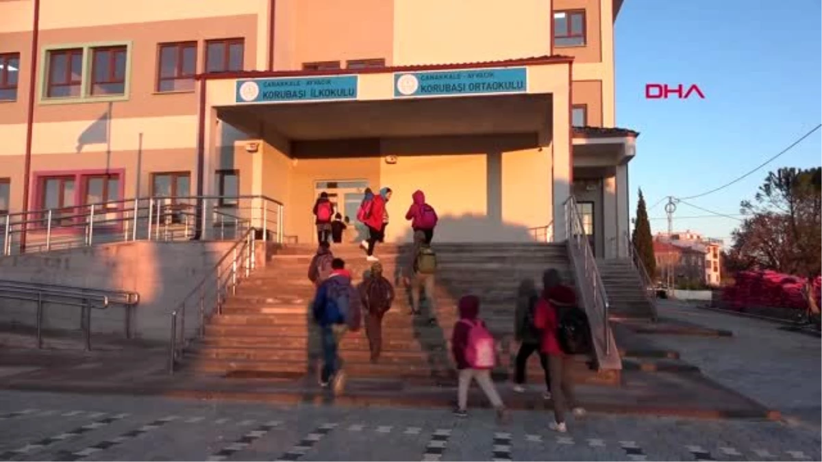Ayvacık\'ta depremzede öğrenciler, yeni okullarına kavuştu