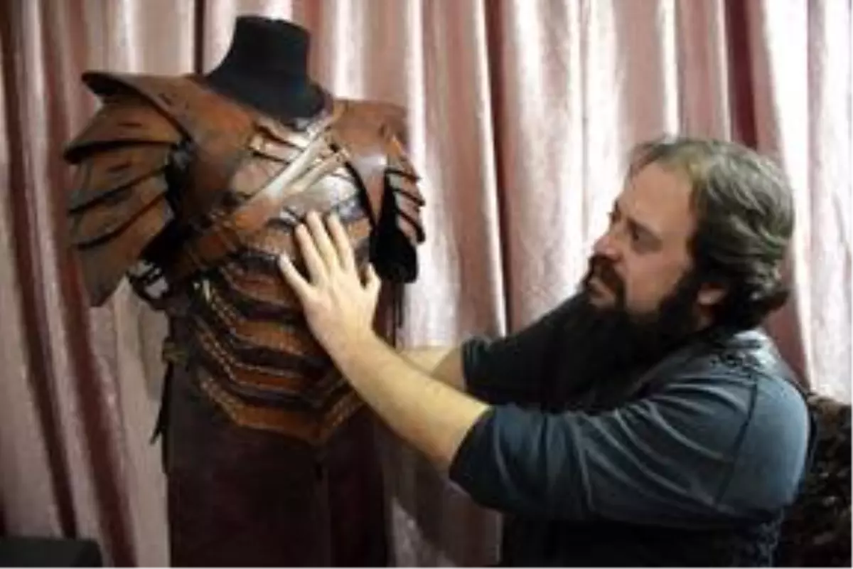 Çadırda fotoğrafçıydı Alp kostümlerinin üreticisi oldu