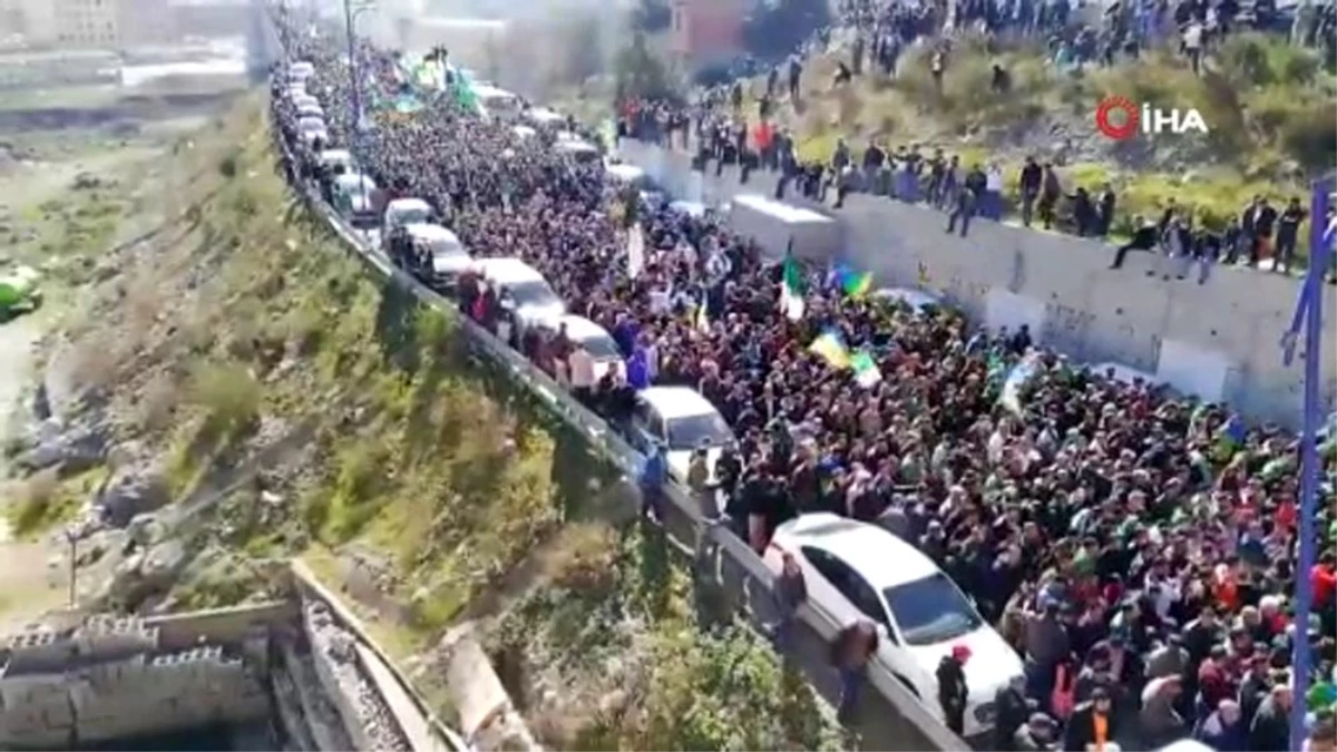Cezayir\'de yolsuzluk karşıtı gösterilerin yıl dönümü sokaklarda kutlandı