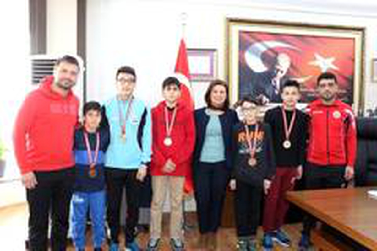 Dereceye giren sporculardan Başkan Köse\'ye ziyaret