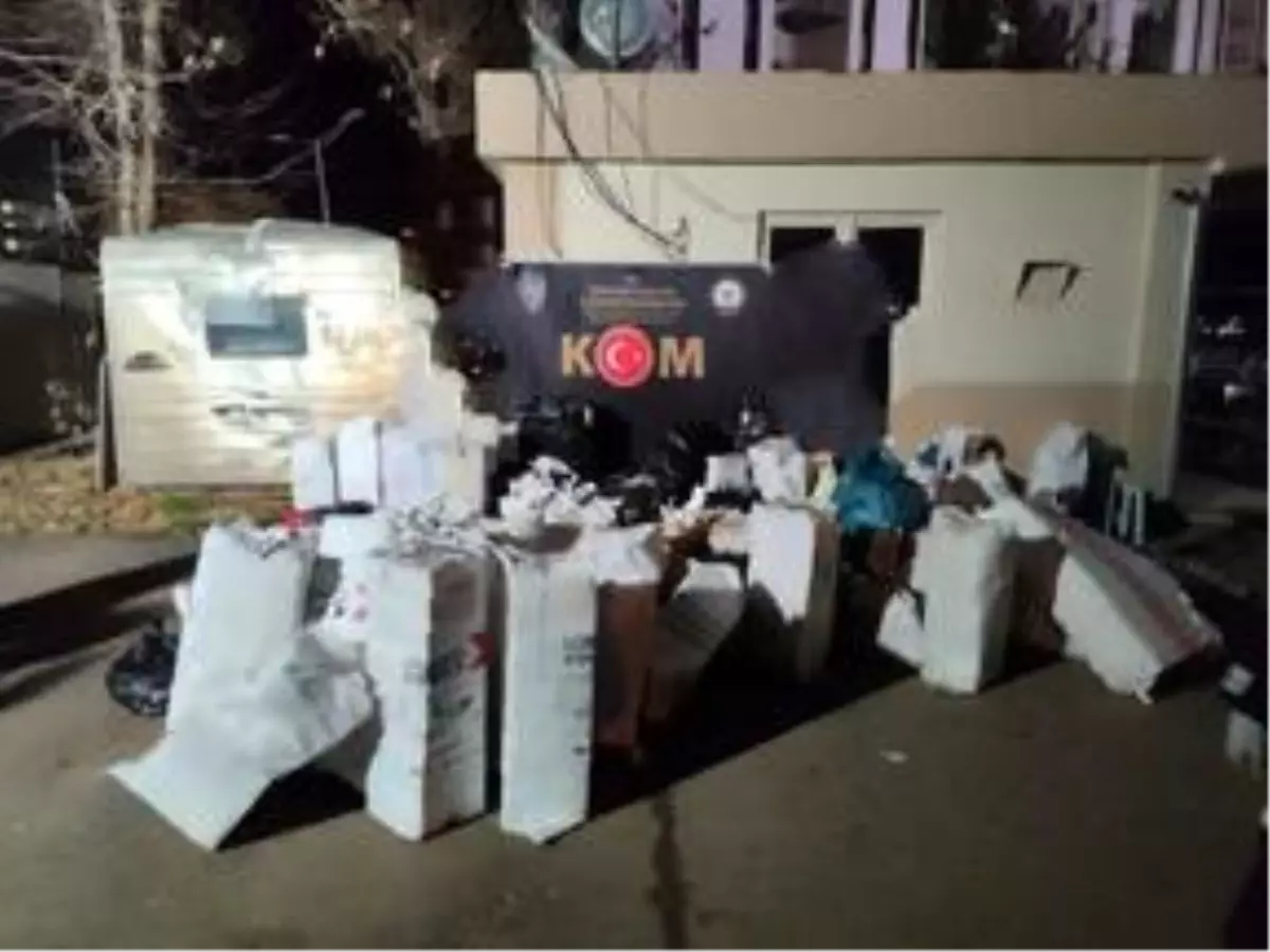 Fıstık çuvalları arasında 38 bin 110 paket sigara ele geçirildi