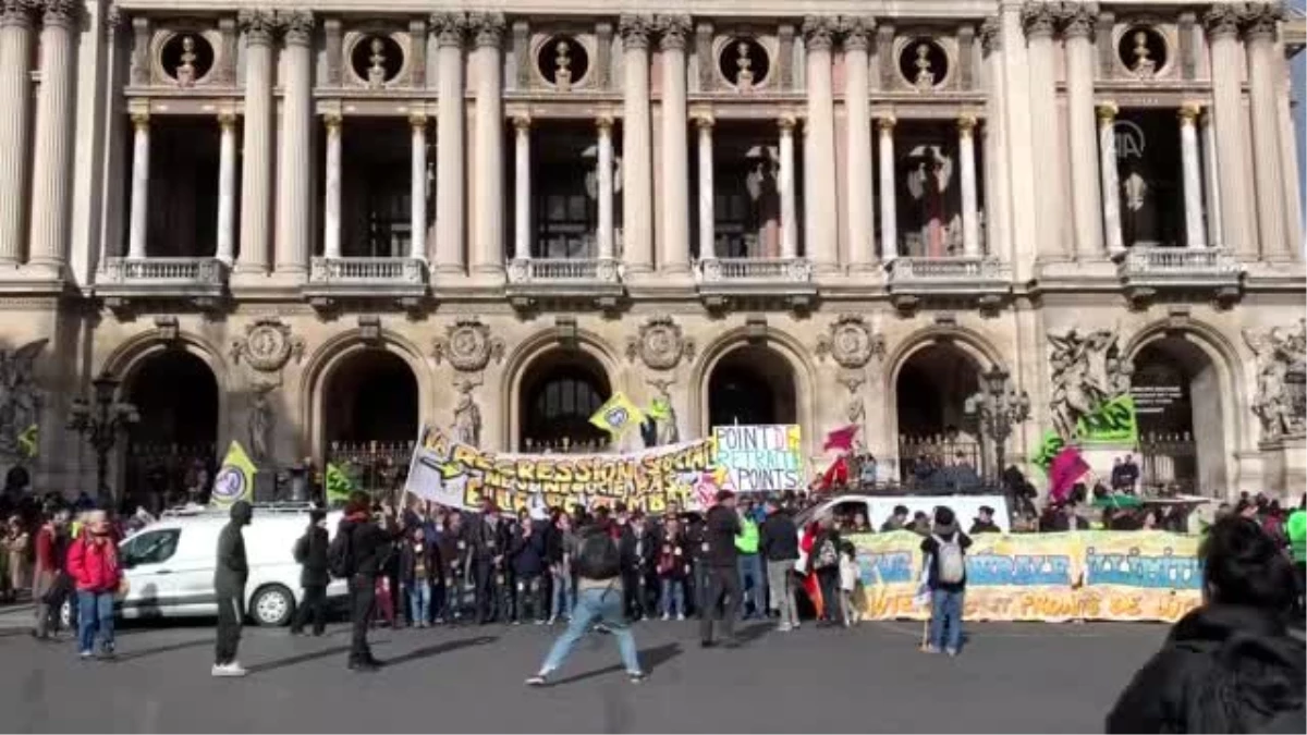 Fransa\'da Ulusal Meclis\'te görüşülen emeklilik reformu protestosu