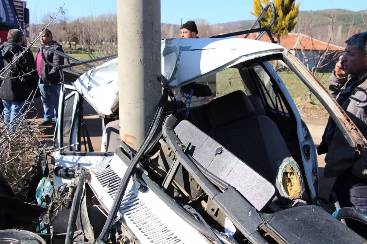 Kontrolden çıkan otomobil elektrik direğine çarptı: 1 ağır yaralı