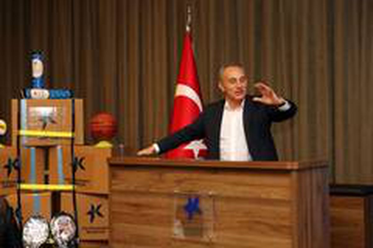 Küçükçekmece\'de devlet okullarına spor malzemesi desteği