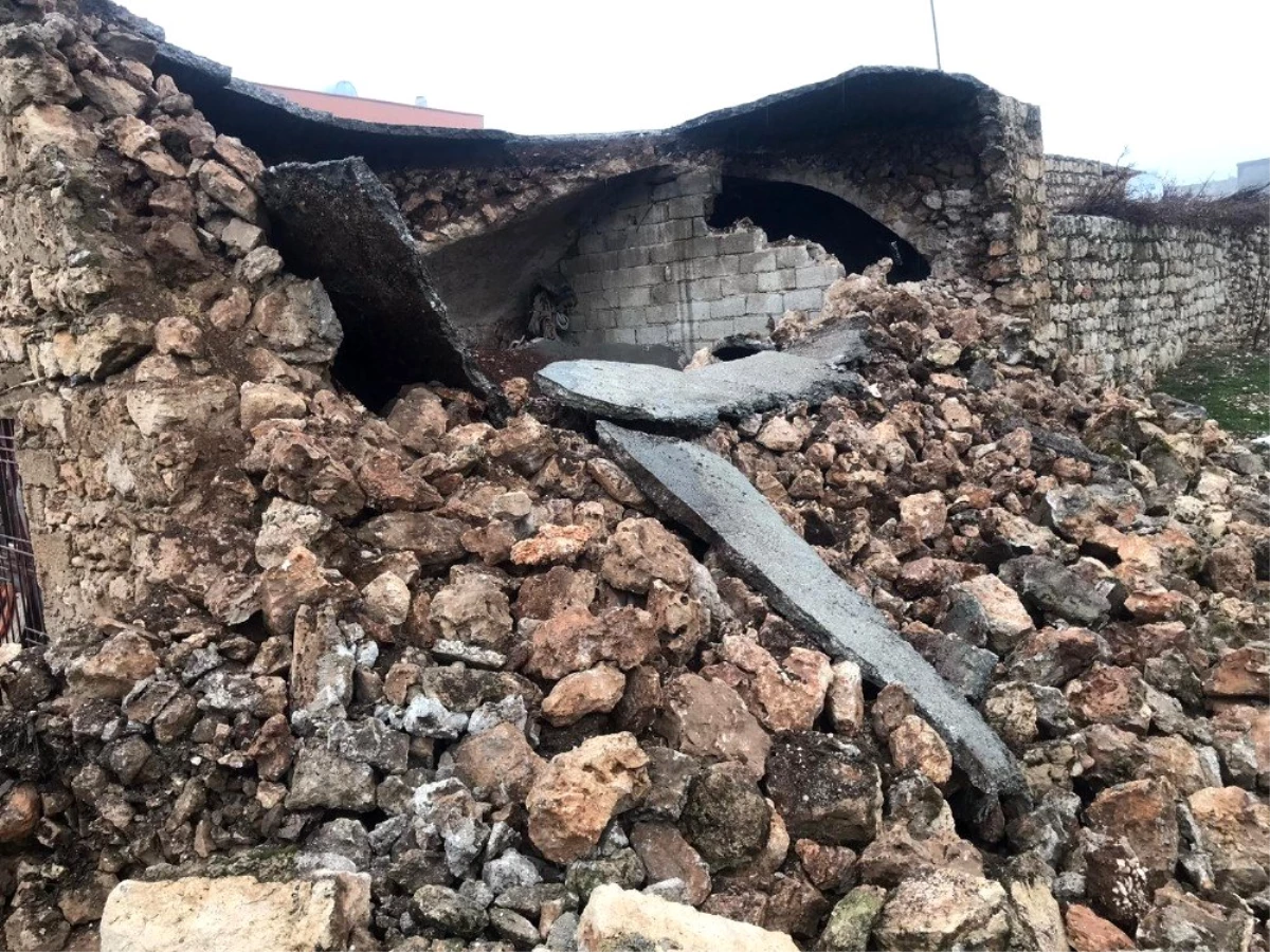 Midyat\'ta deponun tavanı çöktü: 1 yaralı
