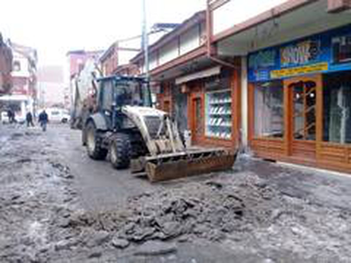 Oltu Belediyesi Karla Mücadele Ekipleri yoğun mesai harcıyor