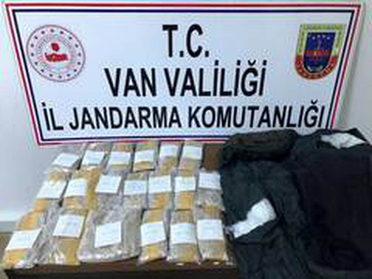 Pantolon astarına gizlenmiş 5 kilo 200 gram eroin ele geçirildi