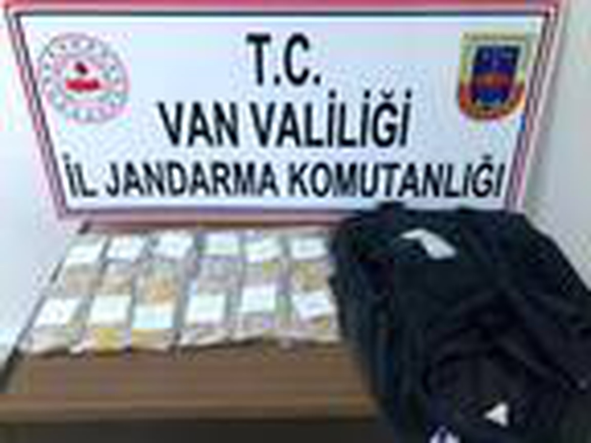 Pantolon ve mont astarından 3 kilo eroin çıktı