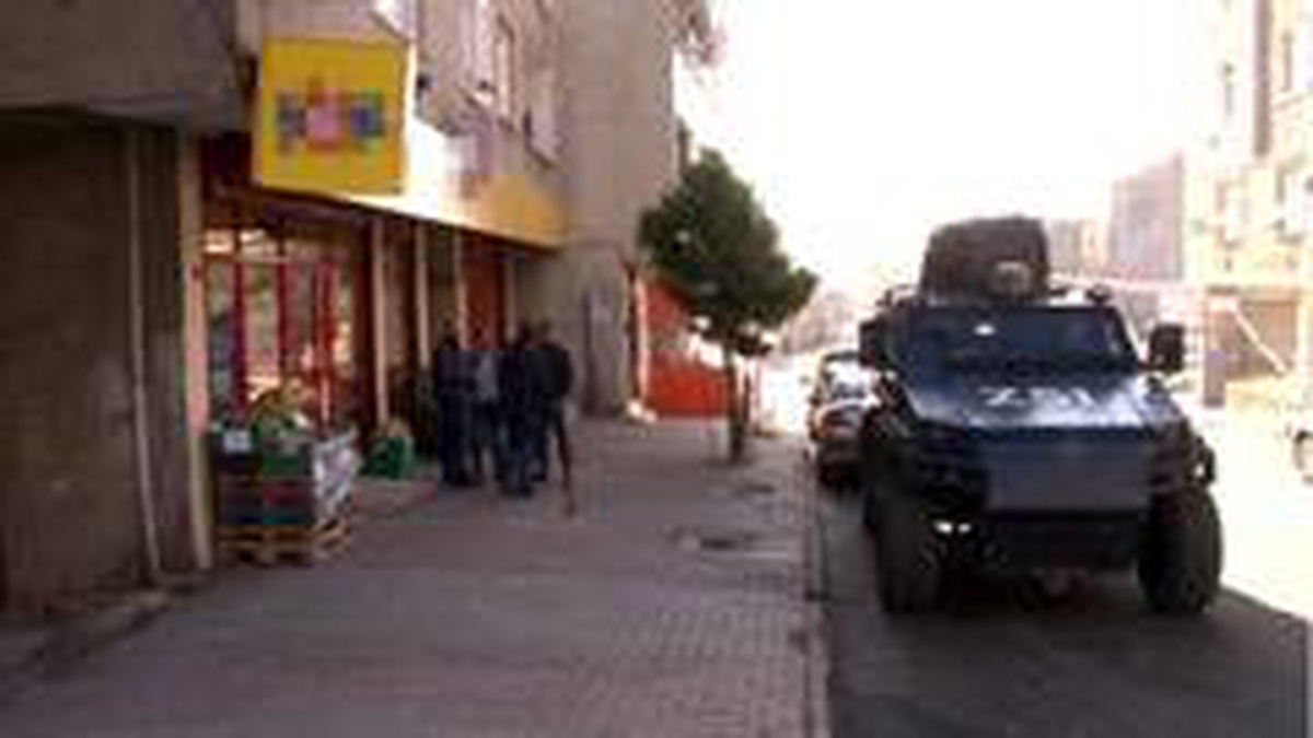 Sultangazi\'de silahlı market soygunu