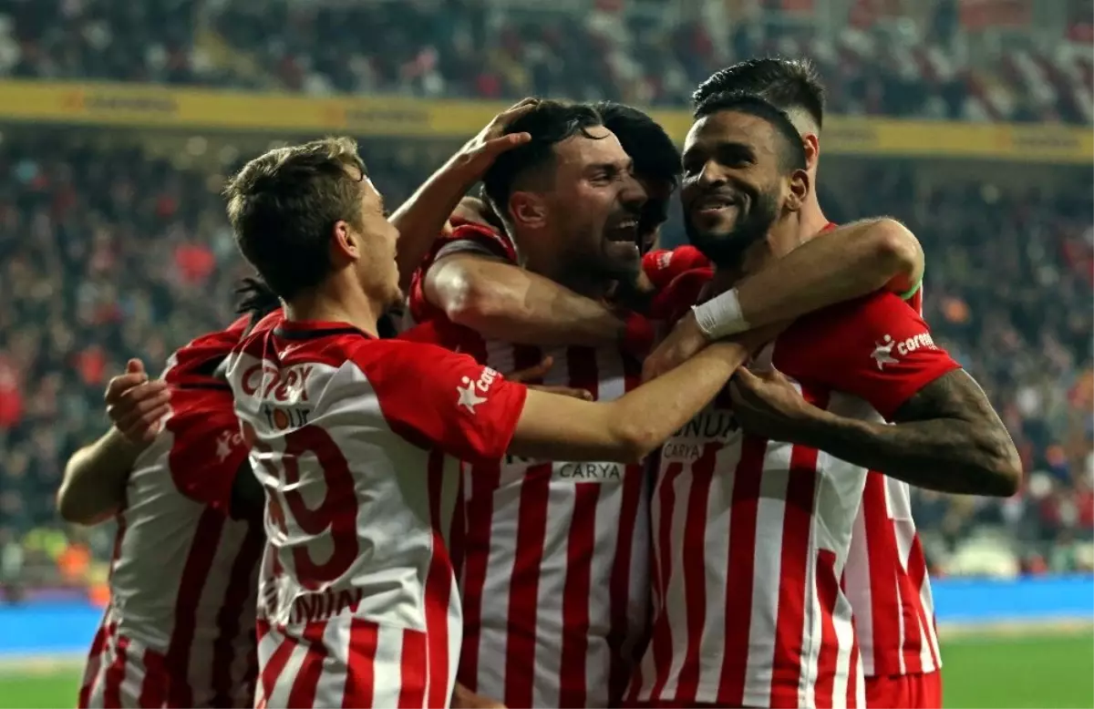 Süper Lig: Antalyaspor: 3 - Kasımpaşa: 1 (Maç sonucu)