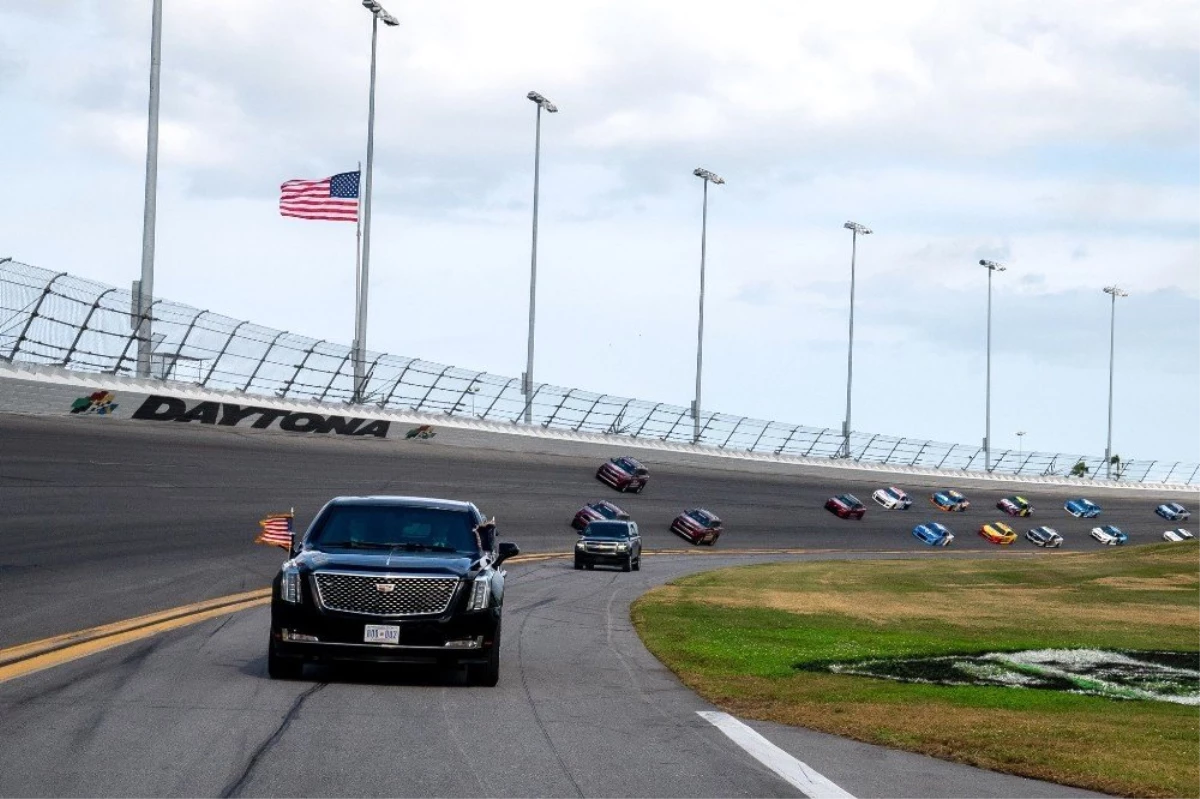 Trump\'tan Daytona 500 yarışlarında gövde gösterisi